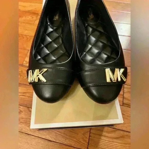 Michael Kors Brand new with box Jilly Ballet size 6 - Picture 14 of 14